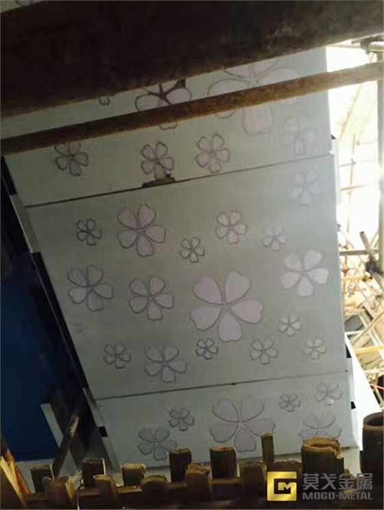 万宝城扶梯装潢安装